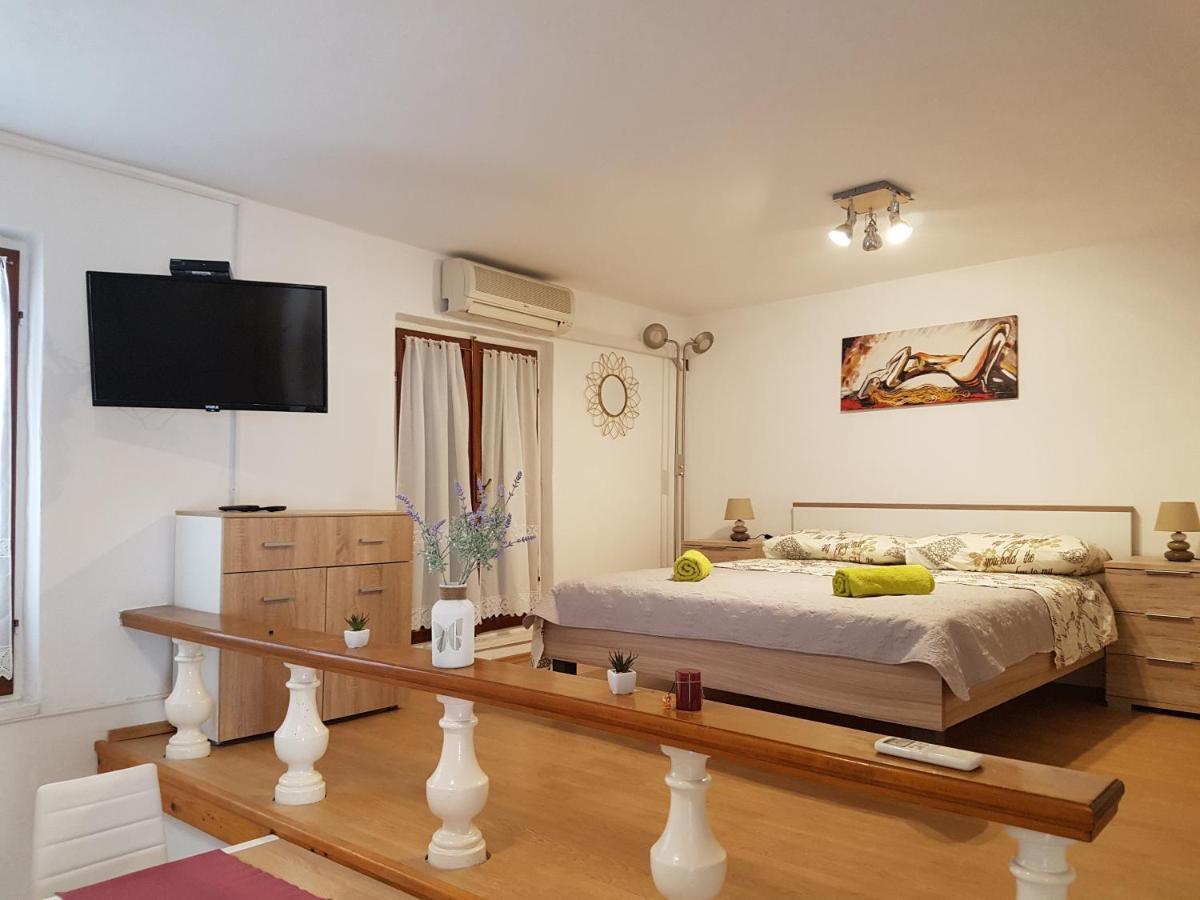 Studio Apartman Jezera Exterior foto